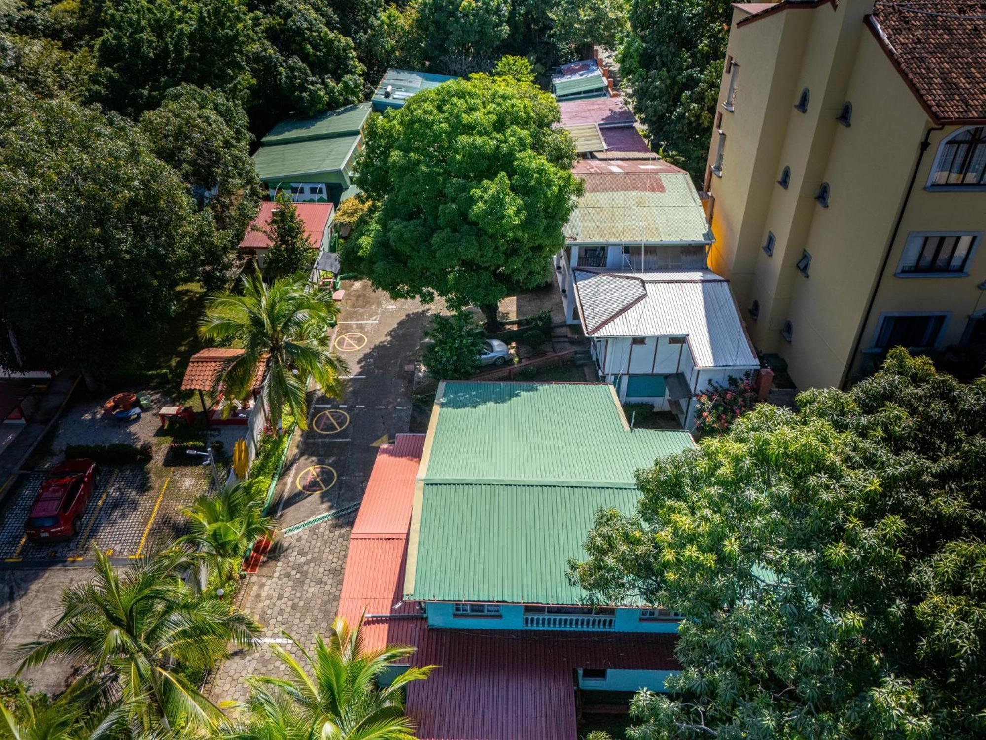 Hotel Marielos Tamarindo Exterior foto